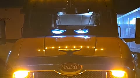 I got some crazy eyes #ourtruckinglife #truckesvlogs #truckdrivers #reallifetruckers #trucking