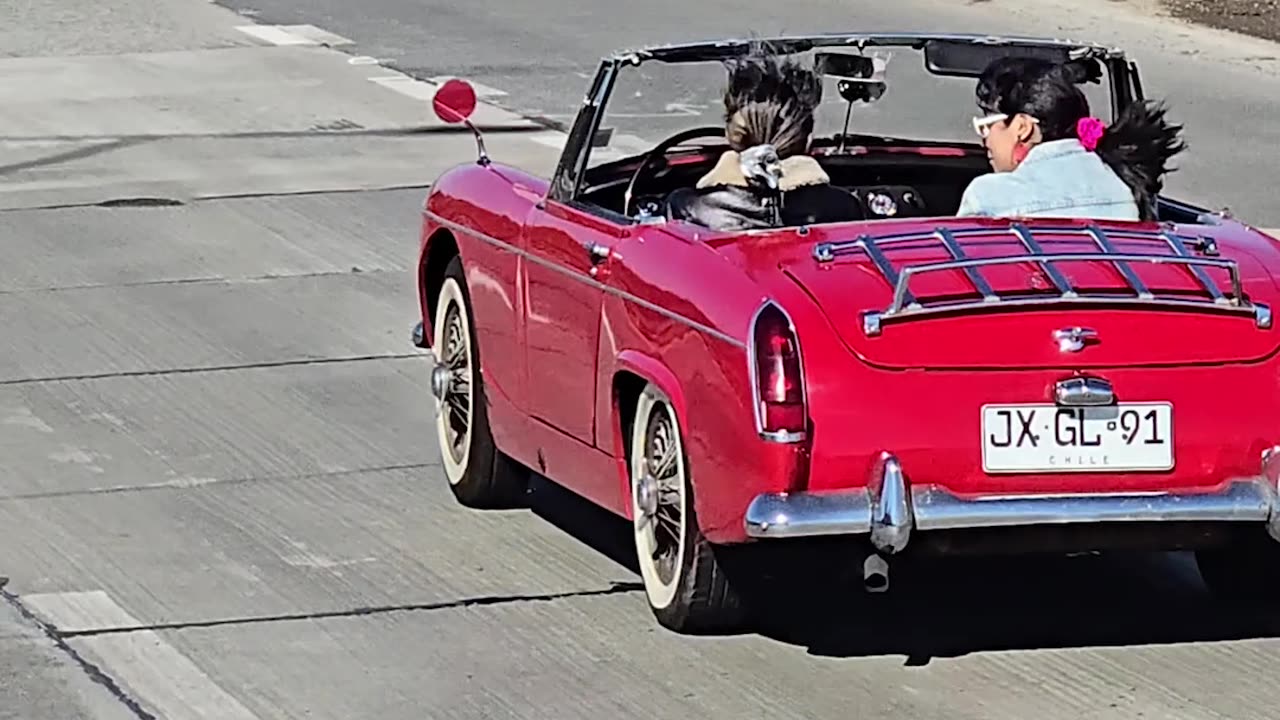 Tiny Classic Car Seen In Chile