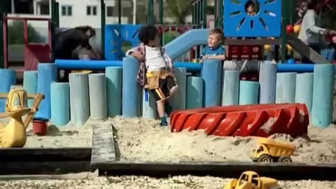 New Zealand v Aussie kids -Mitre 10 hardware shop TV advert