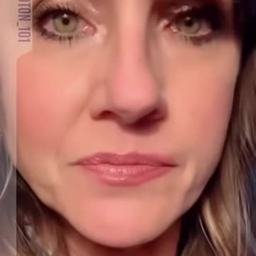 Michelle (Mike) Obama Receiving 122,000 a Month Since 2009 !!