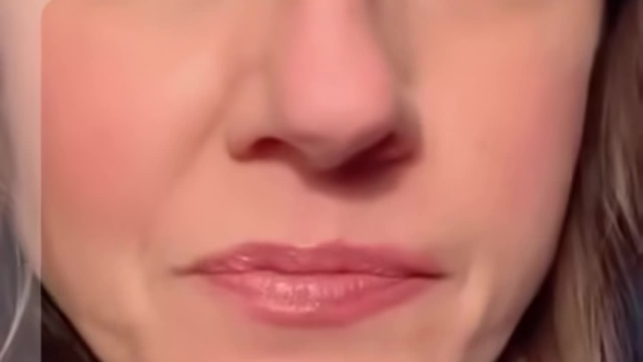 Michelle (Mike) Obama Receiving 122,000 a Month Since 2009 !!