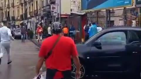 A fake asylum seeker robs tourists in Naples, and Italian taxi drivers beat him up to stop