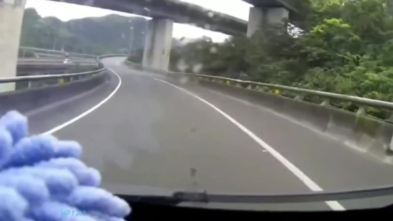 Truck Accident Recorded on Camera