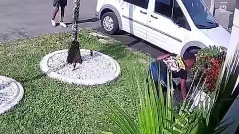 🤯💥 Watch a Kazakhstani Man Outsmart Armed Robbers in Miami! | FunFM