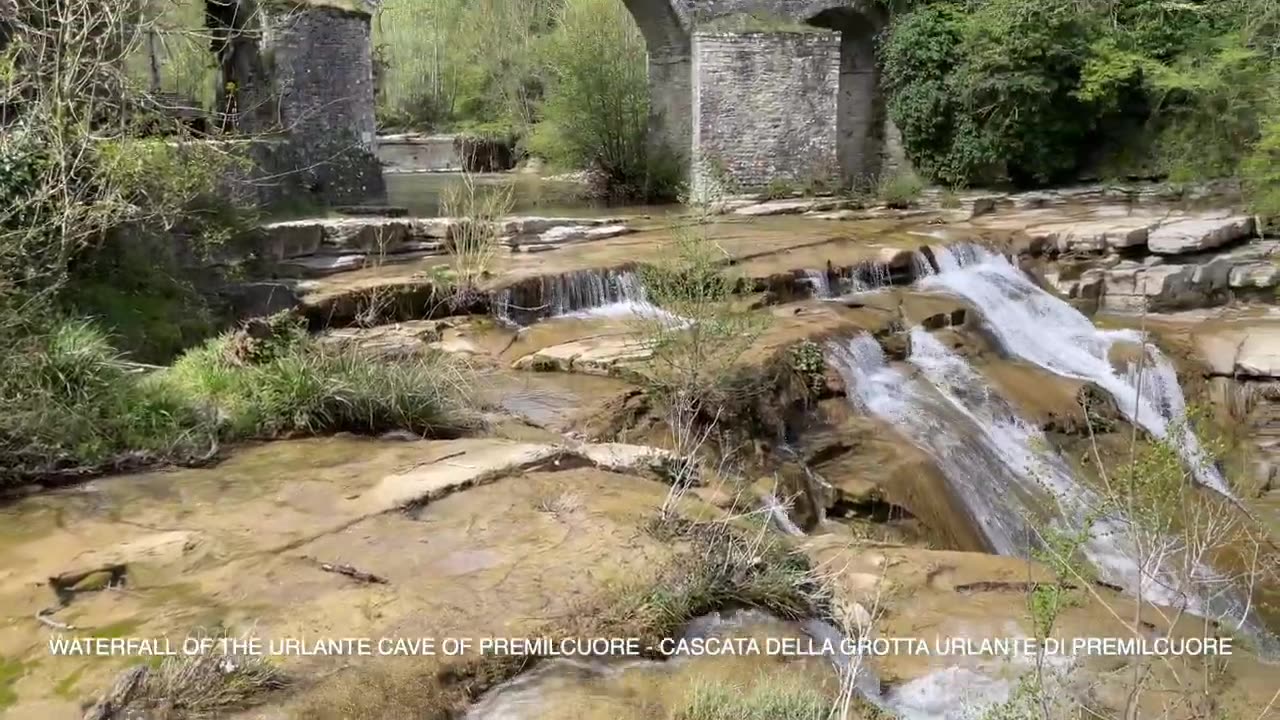 Waterfall of the Urlante cave of Premilcuore - Cascata della grotta urlante di Premilcuore