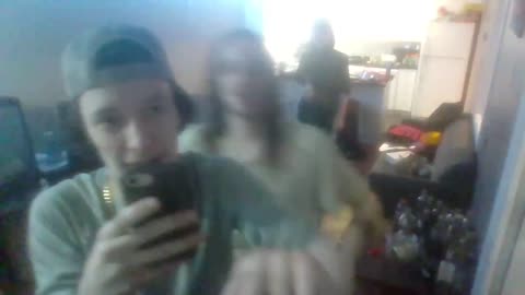 Omg mom..!! I'm on #fishtanklive ... again!! (RadDad)