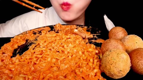 Spicy Samyang Buldak ASMR Mukbang – No Talking, Crunchy Eating Sounds!