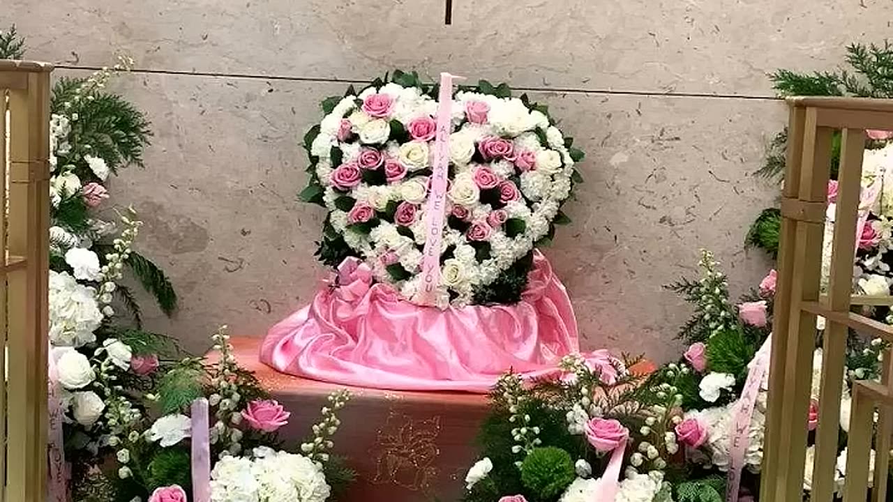 FAMOUS GRAVES - VOL. 98: AALIYAH