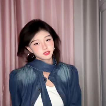 Daily Beauty EP 145 | Vibrant Pale Blue Cropped Tee Exuberant Spicy Dance