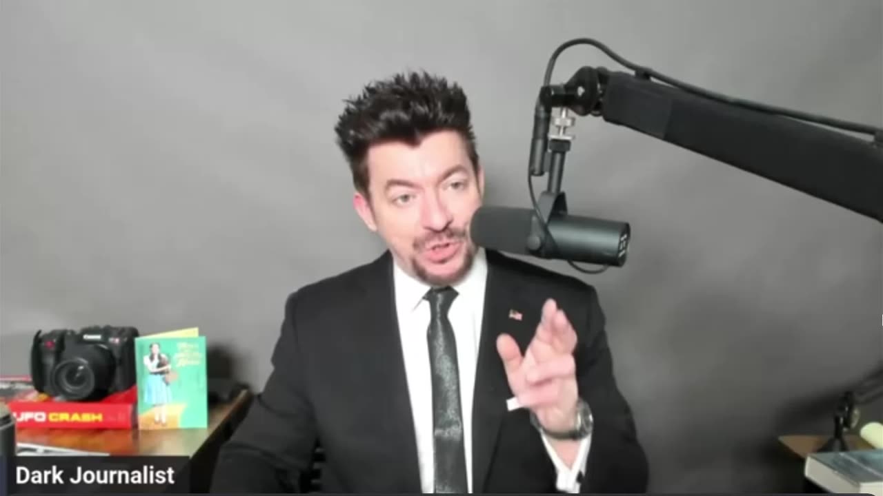 DARK JOURNALIST EXPOSES DEEP STATE UFO FILE EMPLOYEES COLLECTING A CHECK