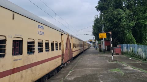 Kolkata Kanpur Express High Speed Crossing