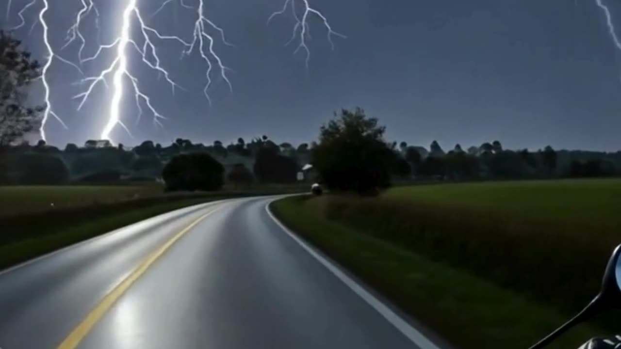 Riding Through the Storm – Epic Motorcycle Adventure! 🌩️🏍️