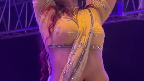 Bhojpuri song dance video by a beautiful married bhabhi dance on bhojpuri song, indian wedding