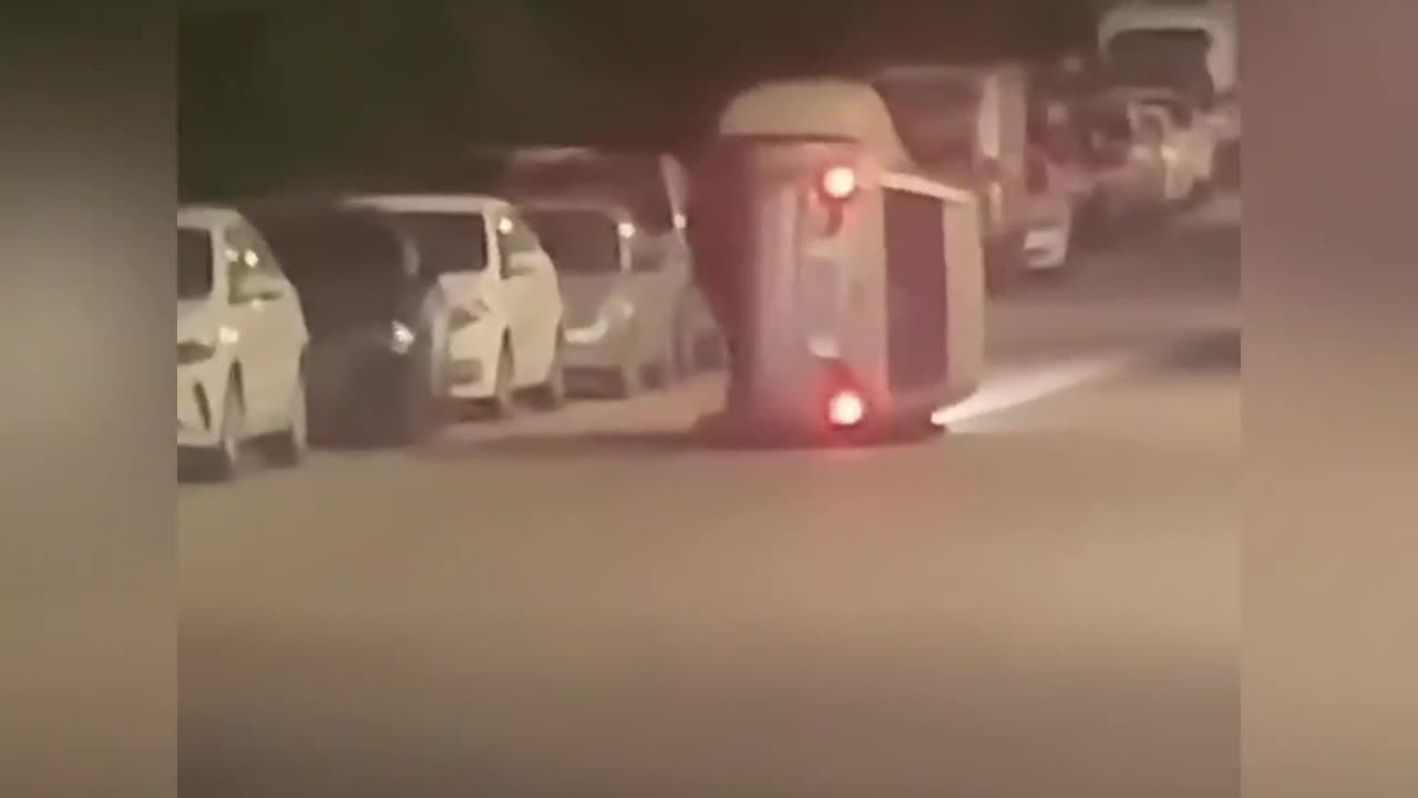 猝不及防的爆笑瞬间,今日功德-1 #搞笑 #社死 #猝不及防 #倒霉蛋 #专治不开心