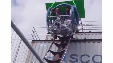 See how movie filmed by green screen with the help of rollercoaster 🎢🤯