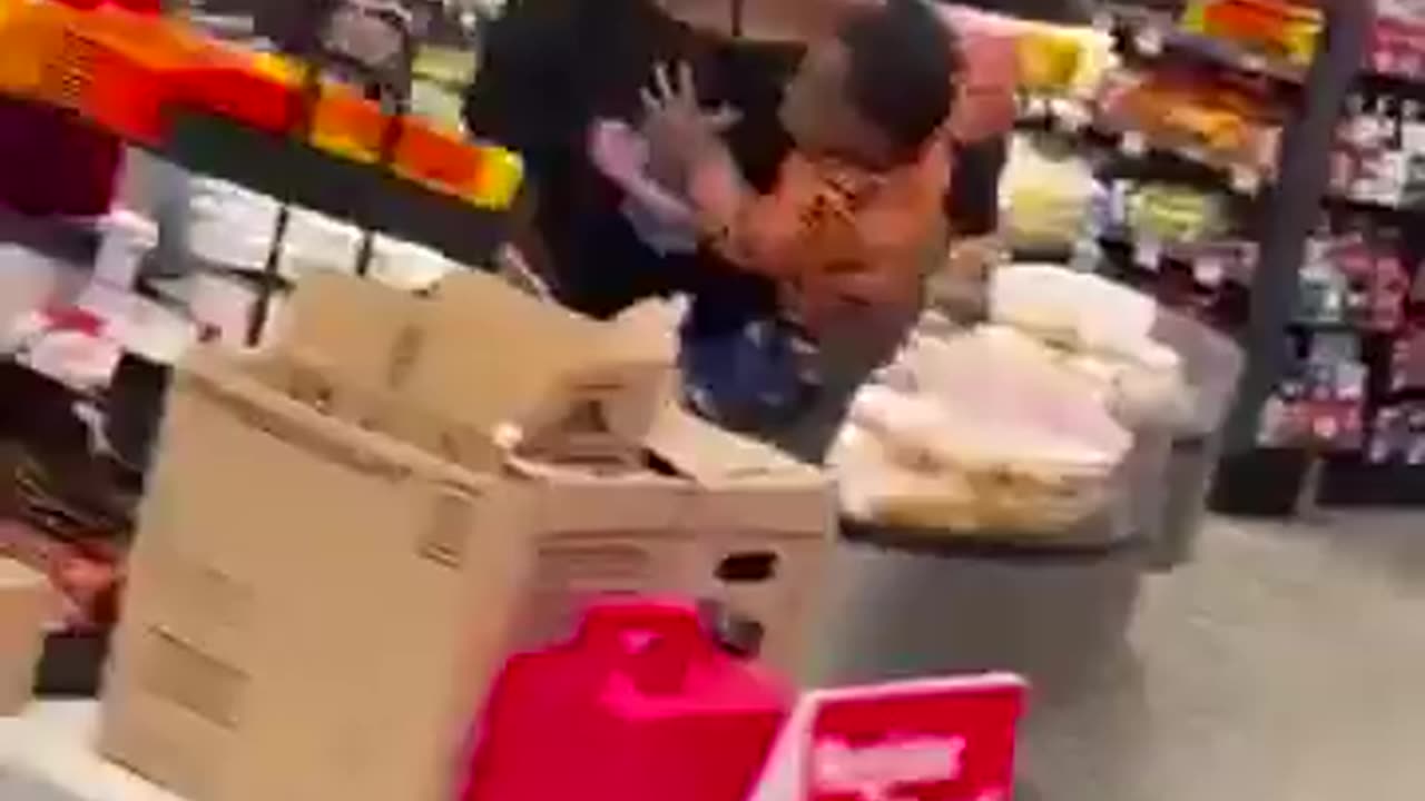 Karen destroys store and assualts while holding her child, bad parenting