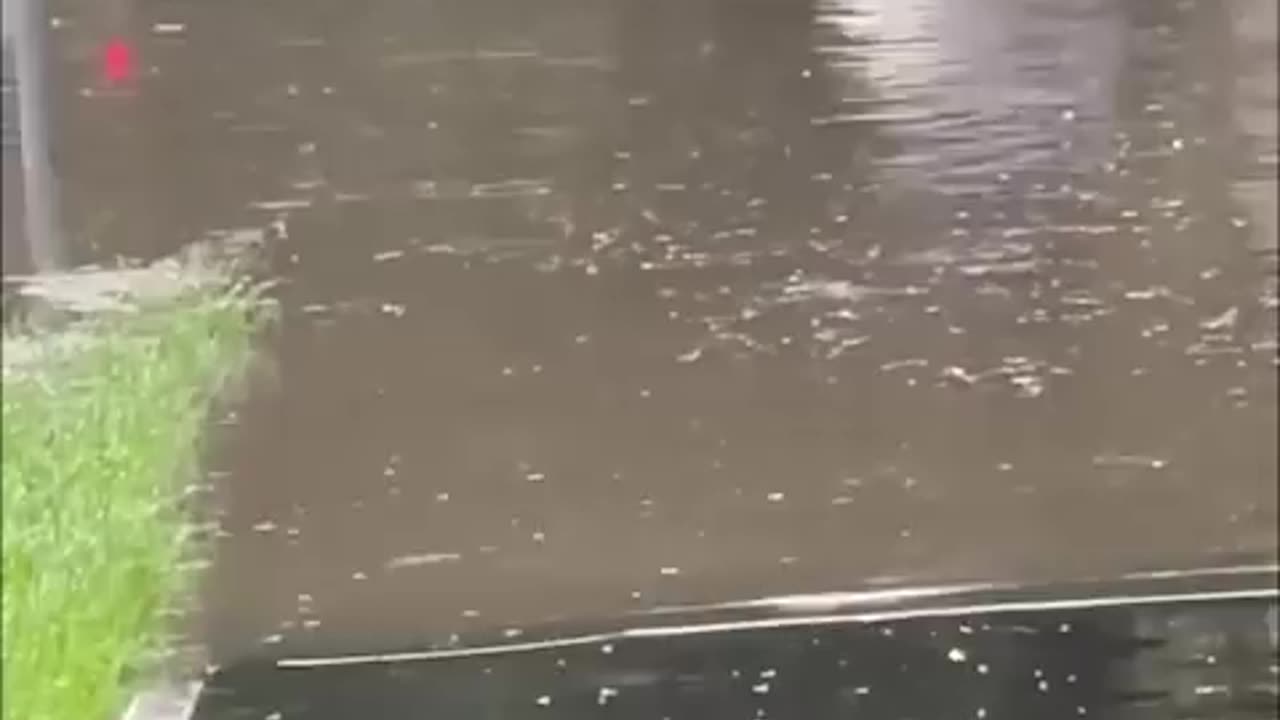 Moscow is experiencing heavy rain again.