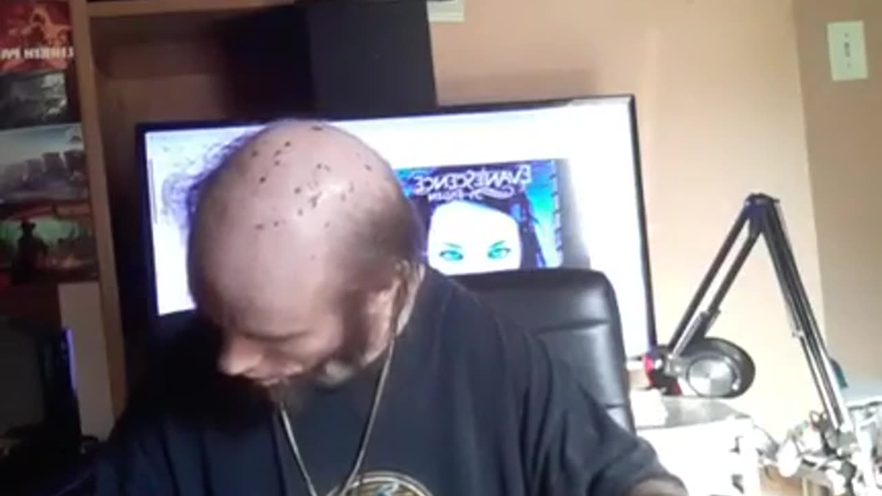[23Jun25]#3 Cyraxx shows violence to his keyboard (RAW)