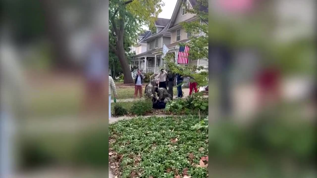 Judge orders Trump's Chicago immigration leader to court daily