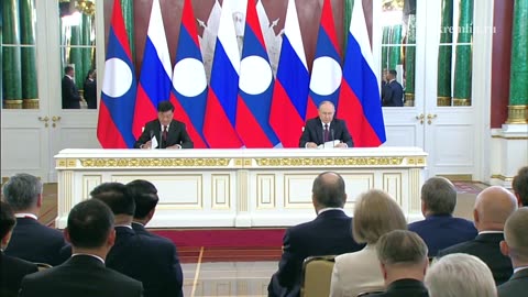 Владимир Путин и Президент Лаоса Тхонглун Сисулит выступили с заявлениями для СМИ