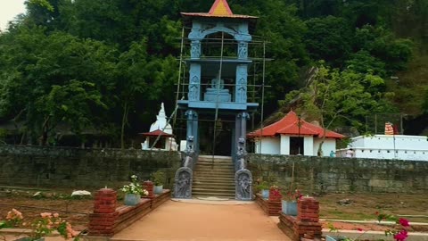 The ancient rock fortress of Yapahuwa - Cycling Sri Lanka