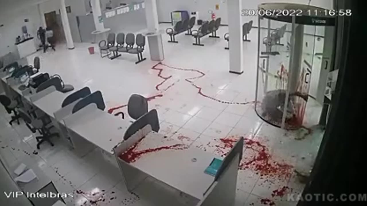 FINAL DESTINATION 🚪 REVOLVING DOOR