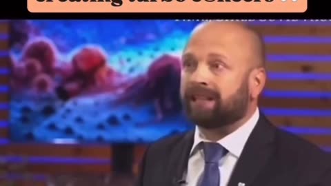 Dr Makis wyjaśnia, w jaki sposób zastrzyki z mRNA niszczą układ odpornościowy. Dlatego gdy ktoś zachoruje na raka, nie ma naturalnej obrony, by z nim walczyć.