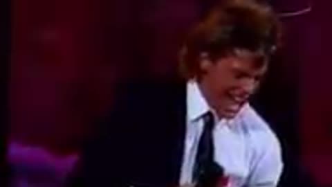 LUIS MIGUEL - UN HOMBRE BUSCA UNA MUJER