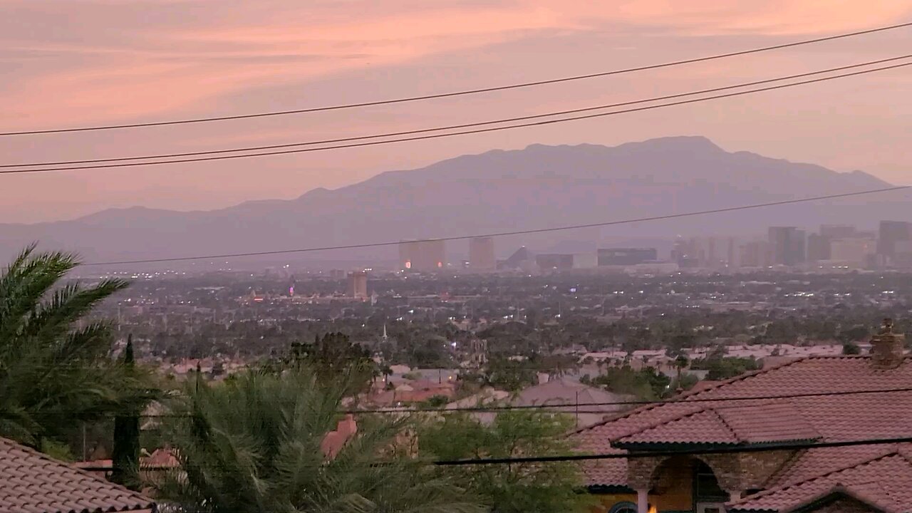 Did you see tonight's windy Las Vegas sunset? Check this out! 05.12.2025 #follow #lasvegas #gaming