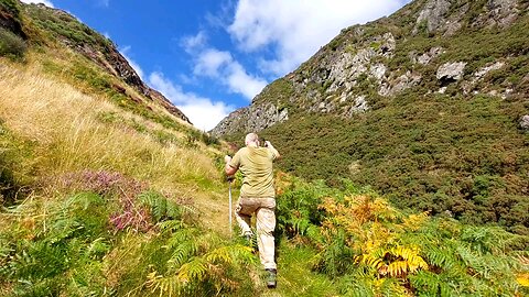 Scotland 🏴󠁧󠁢󠁳󠁣󠁴󠁿. Hiking Up to Dumyat, Via The Warroch Gorge.