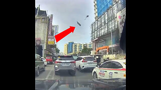 Cae algo inesperado del cielo en Filipinas