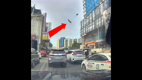 Cae algo inesperado del cielo en Filipinas