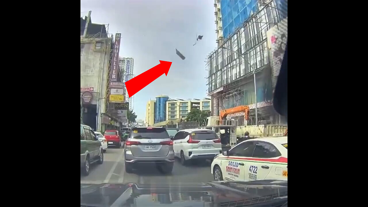 Cae algo inesperado del cielo en Filipinas