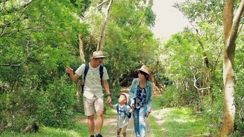 Family adventure inside the jungle.