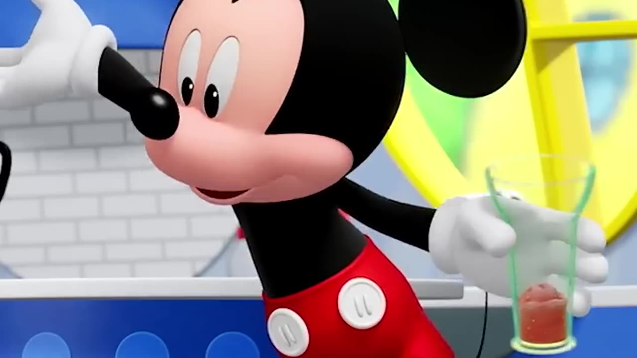 "¡Mickey Mouse y las Nuevas Locuras de Su Casa! 🏠✨"