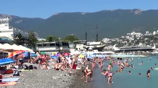 Oil spill and Ukraine war sees Russian tourists flock to Crimea