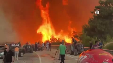 Chaos in Turkey As Wildfires Draw Closer to Populated Areas
