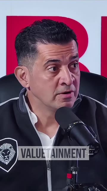 Don Lemon Receives a Special Round Of Applause From Hollywood At The Grammys