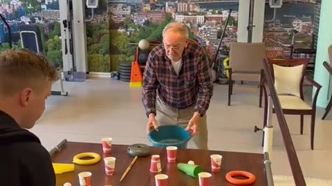 Pinball drop Het regende vanochtend pingpongballen Gerard
