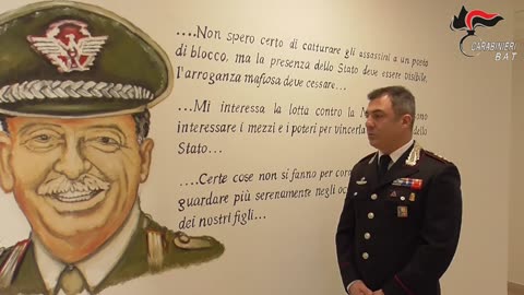 Carabinieri Bat: il volto del Generale Dalla Chiesa dipinto all'ingresso del Comando Provinciale