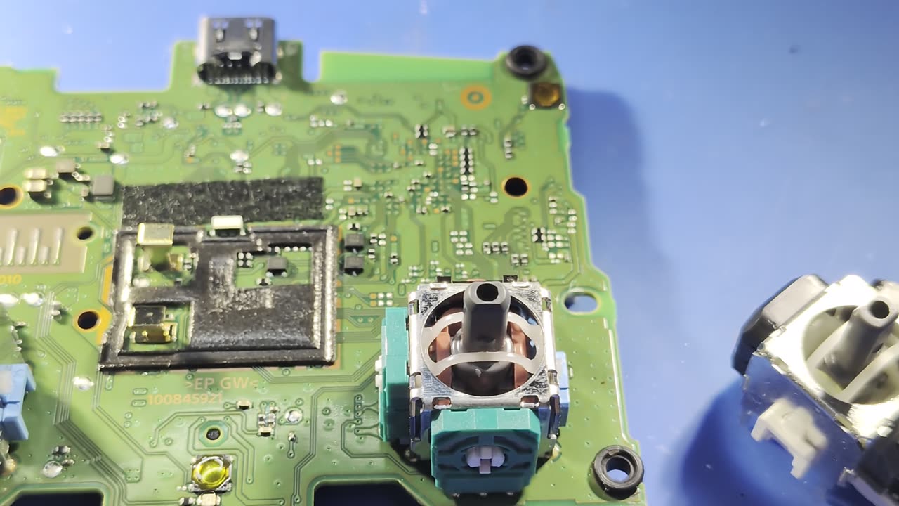 Experimenting With TRM Magnetic Sticks On Playstation 5 Controllers!