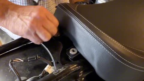 Royal Enfield Meteor 350 – Long Ride Touring Seat Install