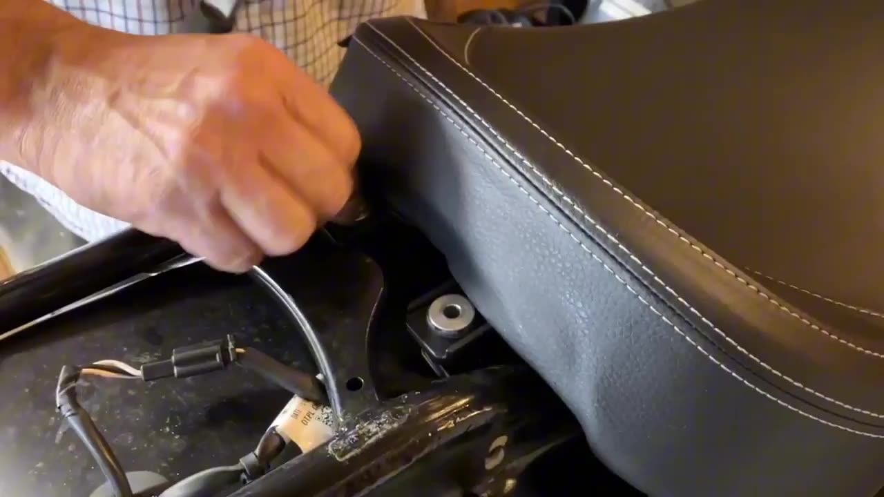 Royal Enfield Meteor 350 – Long Ride Touring Seat Install