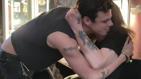 YUNGBLUD gives Ozzy a cross