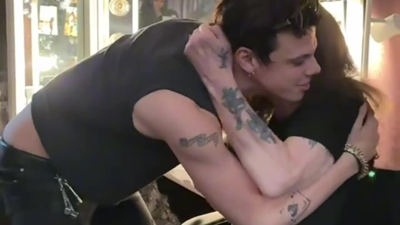 YUNGBLUD gives Ozzy a cross