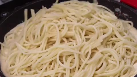 Macarrão com molho branco - truque da cozinha italiana