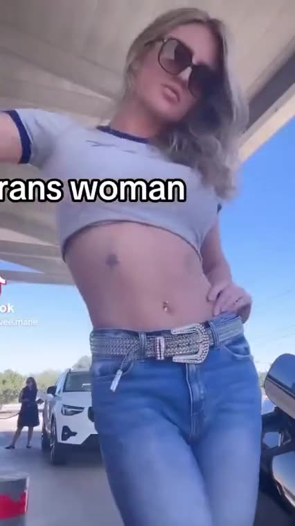 Clown World - I AM A REPUBLICAN DATING A TRANS WOMAN 🏳️‍⚧️⚥ WHAT'S YOUR REACTION❓