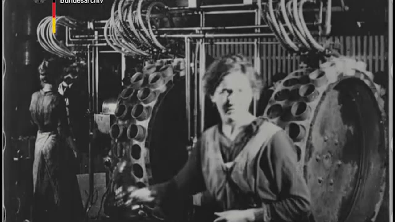 BArch_B_80370_1R_Wanderung_in_einer_mechan_Werkstaette