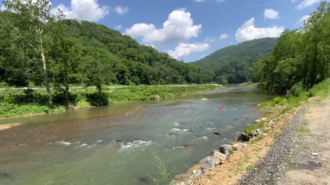 NW NC at The Treehouse 🌳 7/23/25 82°F 2:45pm Kids rafting on the North Toe River in Green Mountain