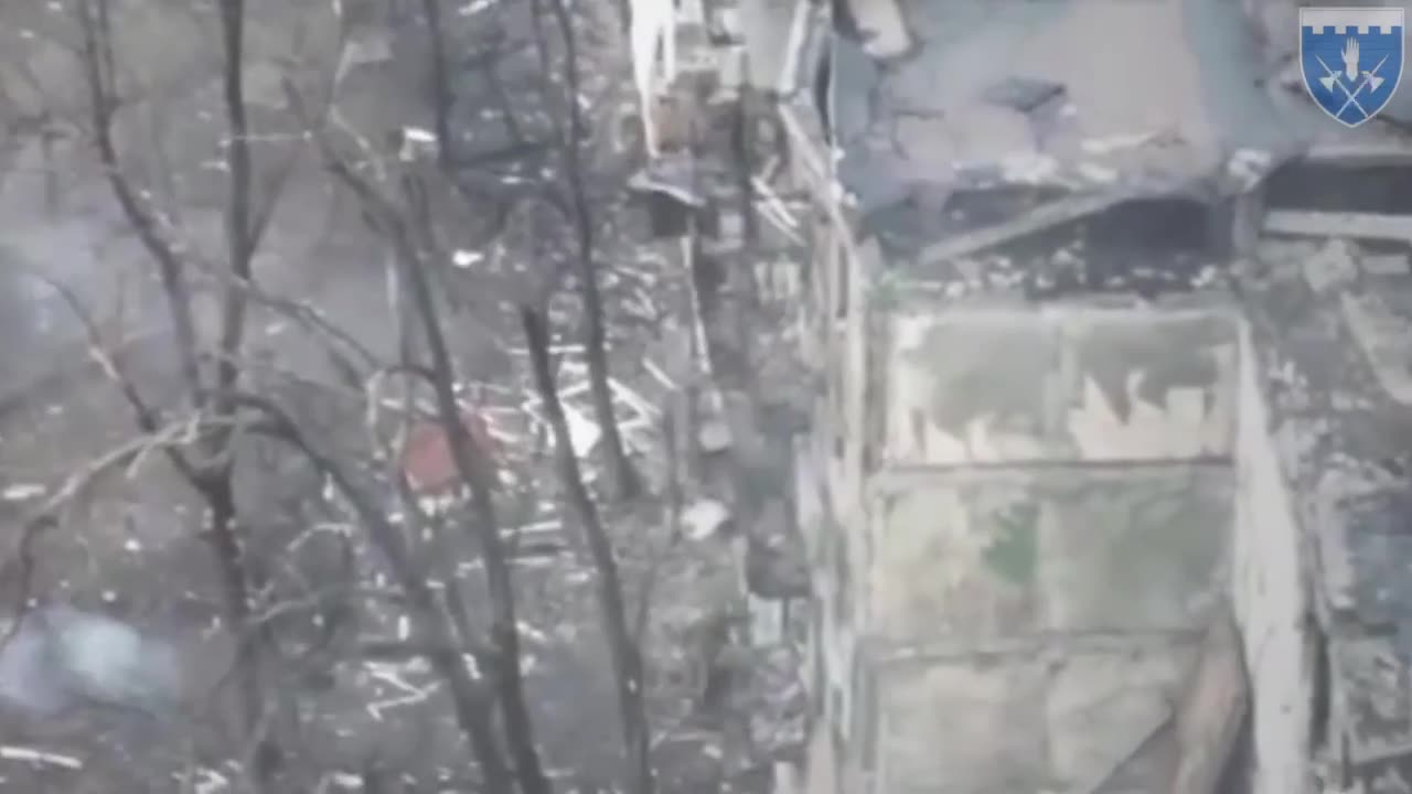 ✊ Soldiers of AFU, supported by HMMWV, mine and blow up a building captured